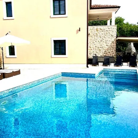Muraj Villa Lakmartin